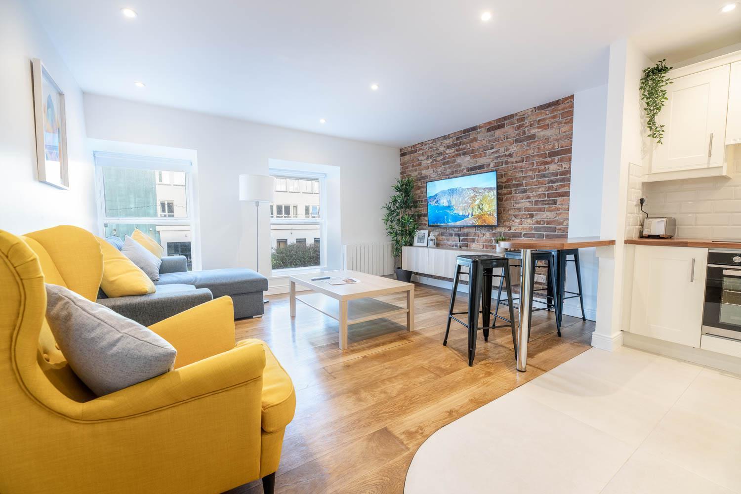 Modern Canal View Home, In City Centre, Sleeps 8 Голуэй Экстерьер фото